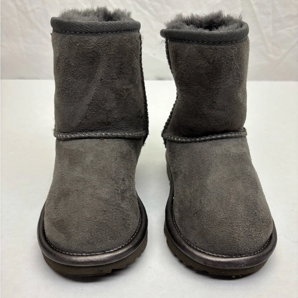 UGG Gray Classic Boot sz 8 toddler girl
